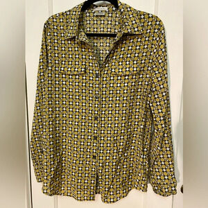 Women’s lightweight button down top with geometric pattern size medium